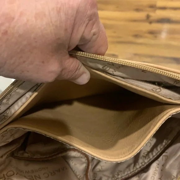 GUC Marc New York Crossbody 10X10 - Picture 8 of 11